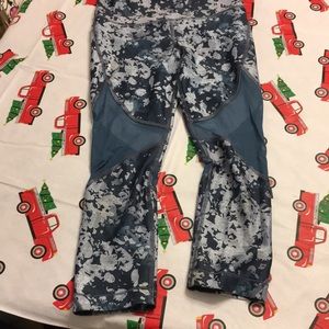 Under Armor compression Capri workout pant